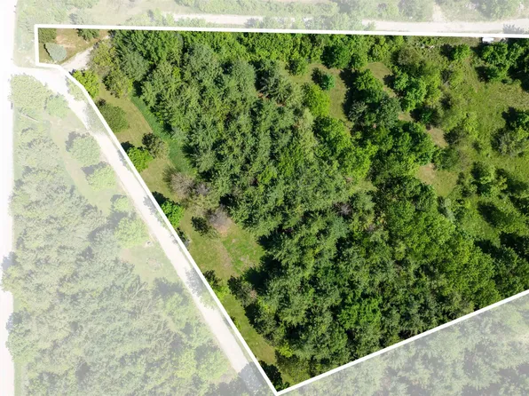 2 Honeytree Ln, New Hartford, IA 50660