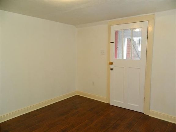 3rd image of 910 1/2 1st St