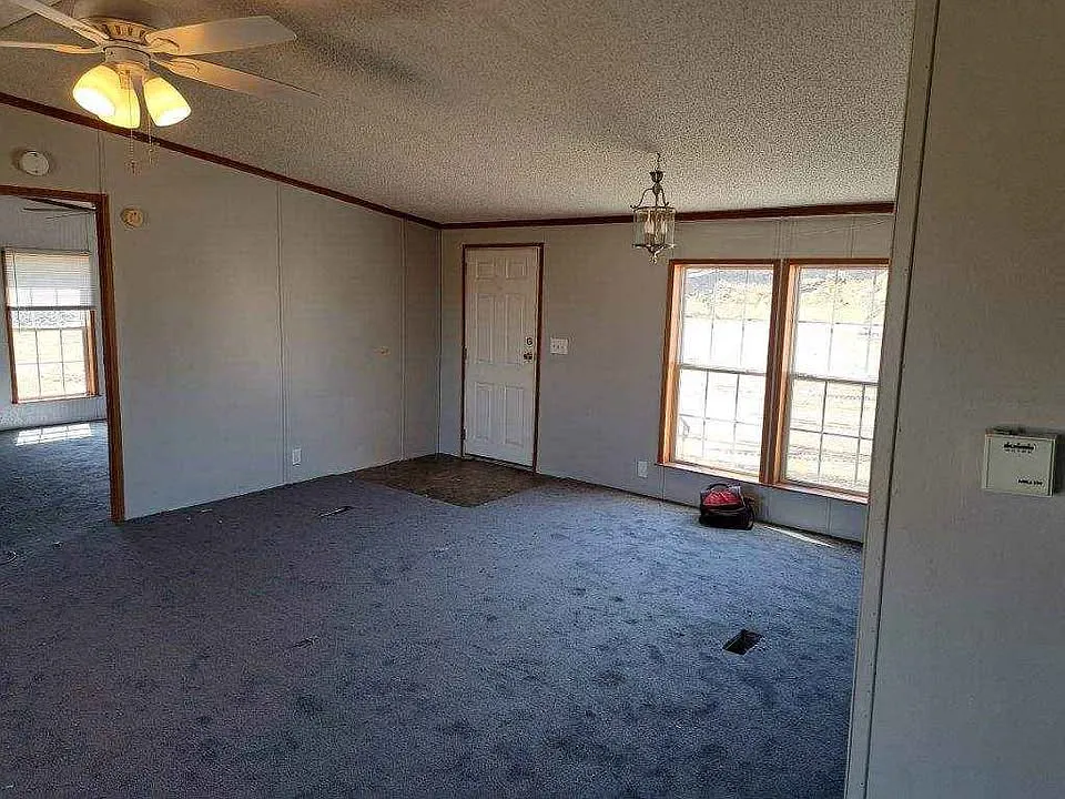 Building Photo - 1053 Horseback Rd