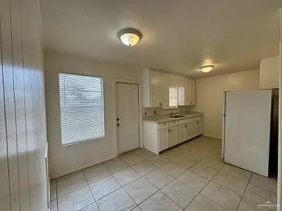 3 bed, 1.0 bath, 1076 sqft, $995 — Photo 4