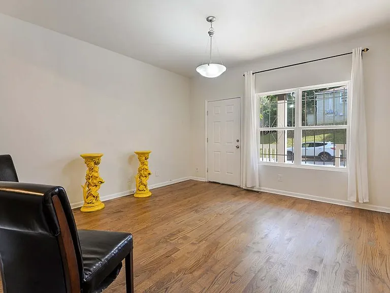 1099 Smith St SW #B — Photo 4