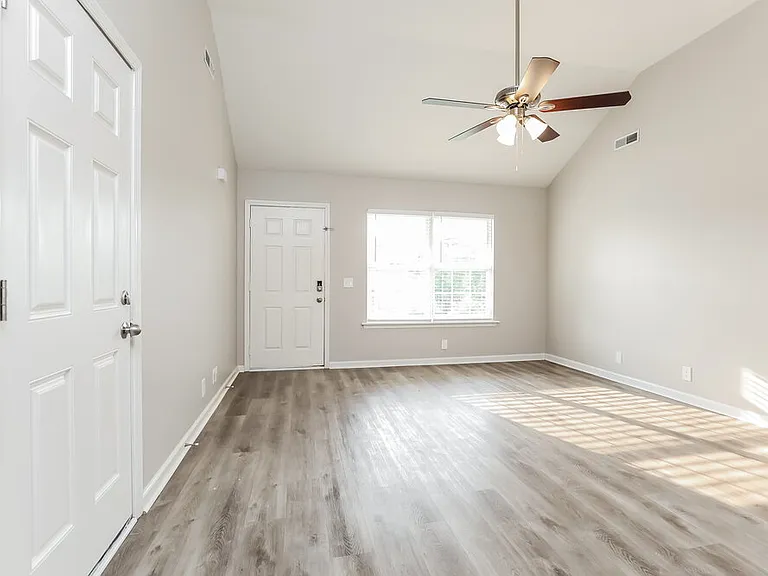 3025 Ace Wintermeyer Dr — Photo 3
