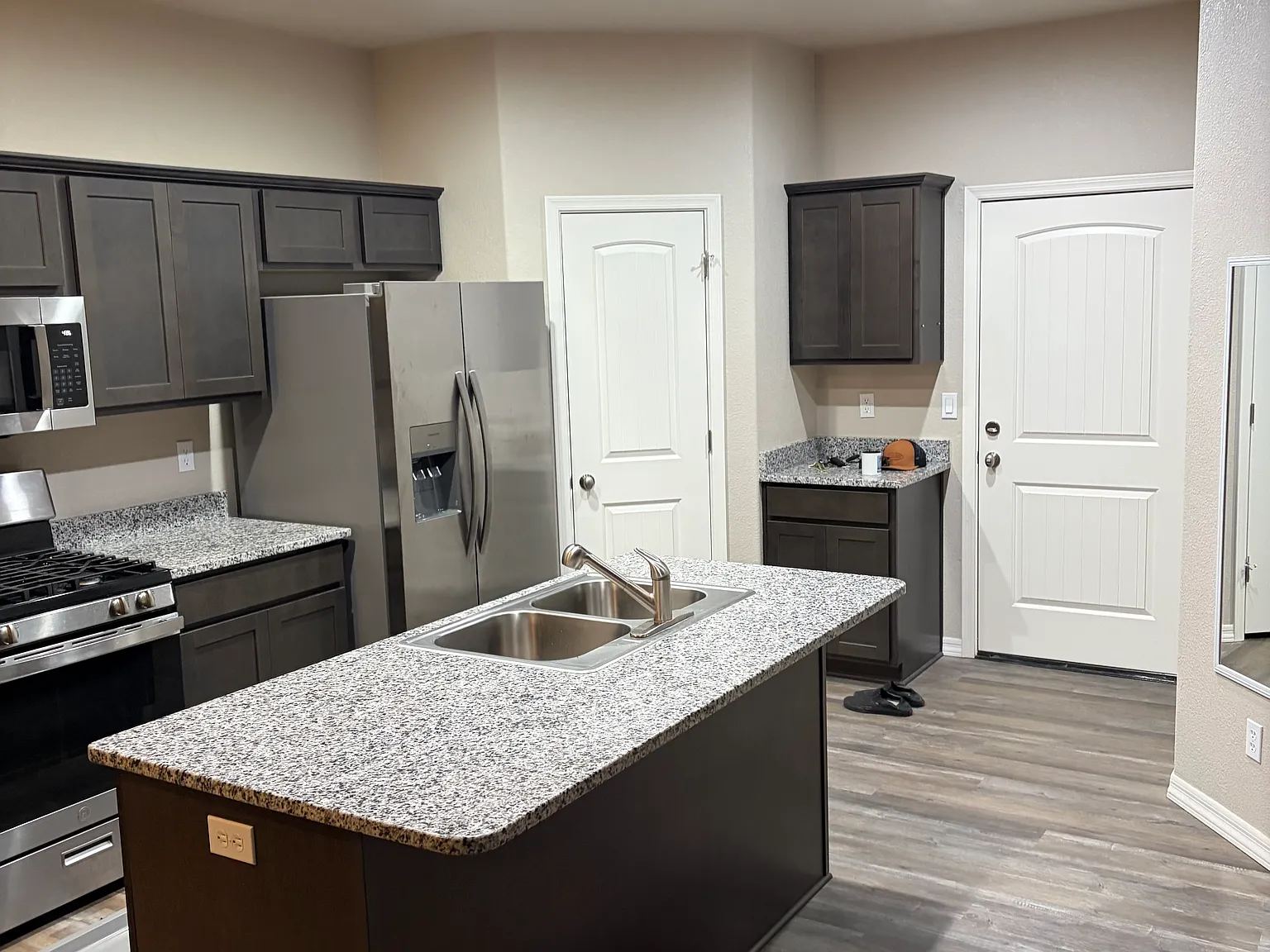 4 bed, 1458 sqft, $674 — Photo 2
