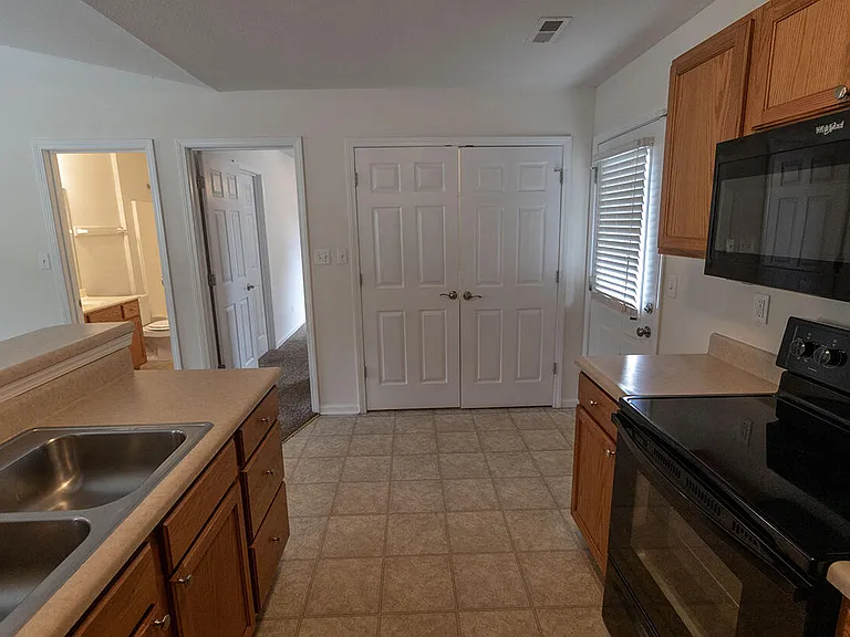 3306 E Saint Charles Rd — Photo 8