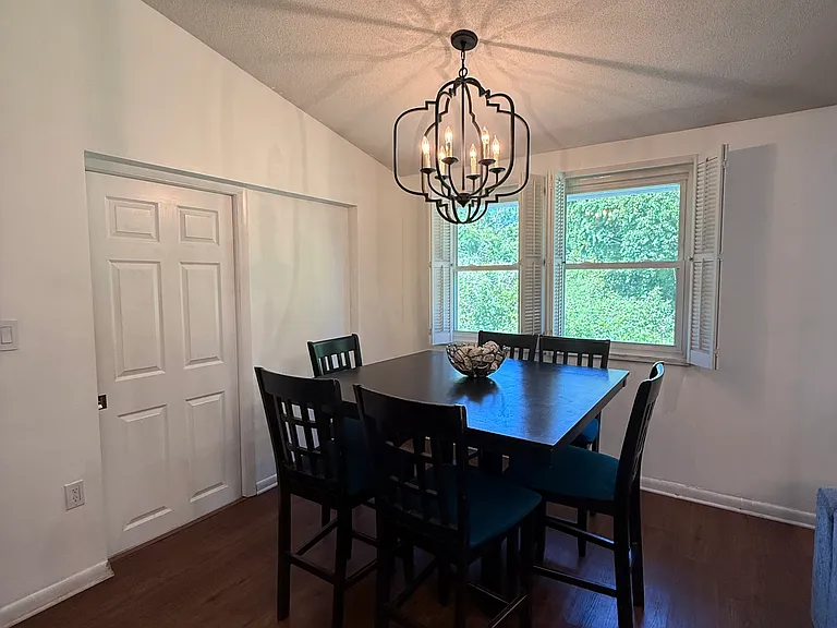 7623 Valley Ct — Photo 6