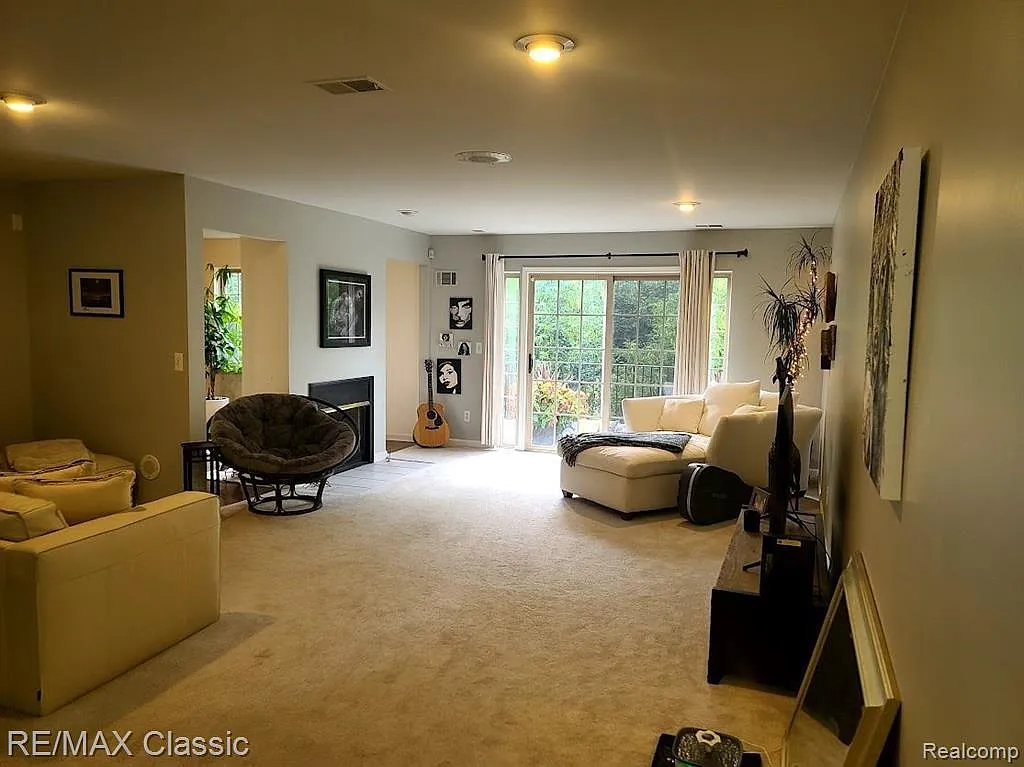 2 bed, 1756 sqft, $2,195 — Photo 3