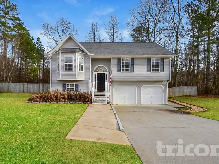 141 Fairfax Dr — Photo 1