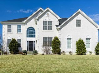 7373 Green Hill Dr, Macungie, PA 18062