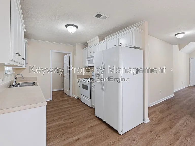 615 Goodale Ln — Photo 6