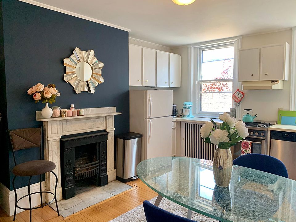 Eat-in Kitchen