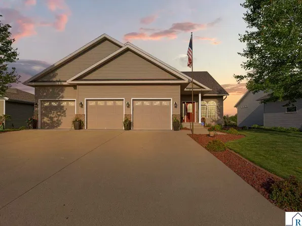 1904 Rock Ridge Ln, Saint Peter, MN 56082