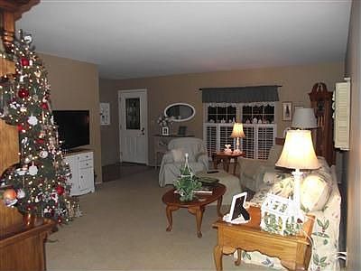 5th image of 4407 Hillcrest Dr