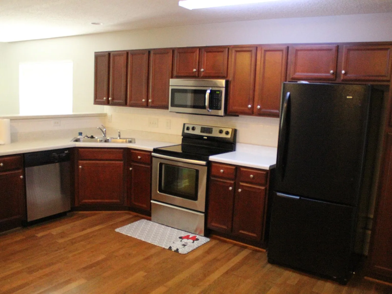4 bed, 2400 sqft, $2,000 — Photo 4