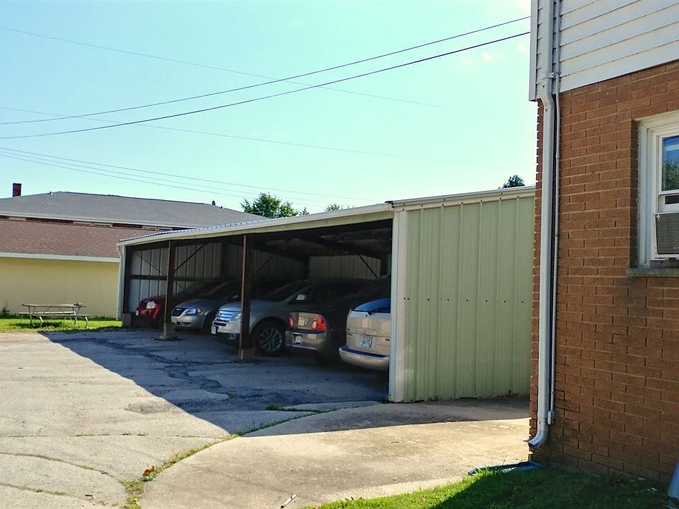 2nd image of 113 Grand Ave