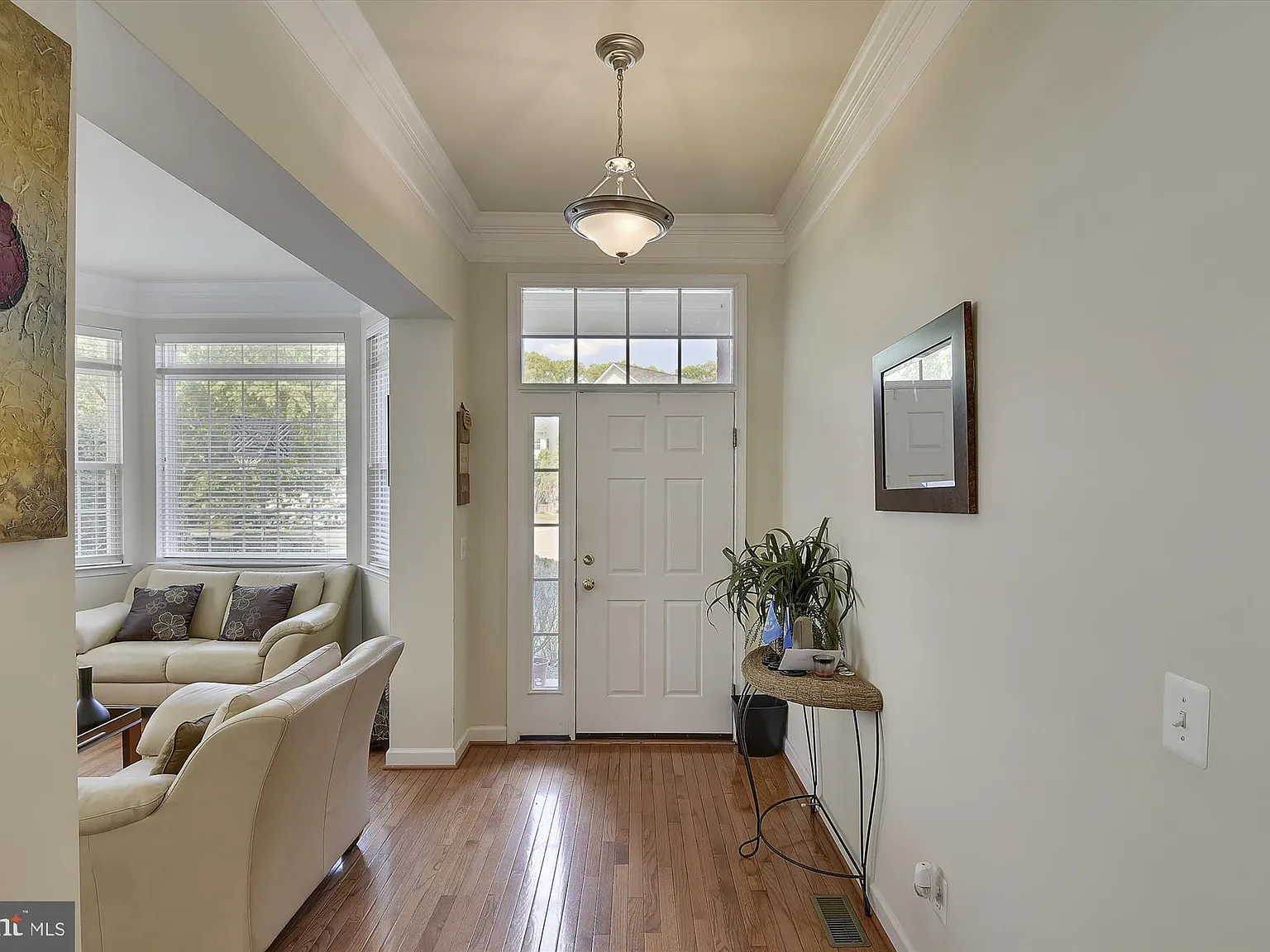 5 bed, 3.5 bath, 3900 sqft, $5,100 — Photo 2
