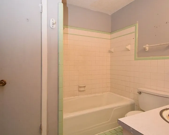 314 W College Ave — Photo 11