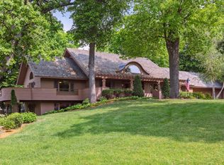 65 Gideons Point Rd, Tonka Bay, MN 55331