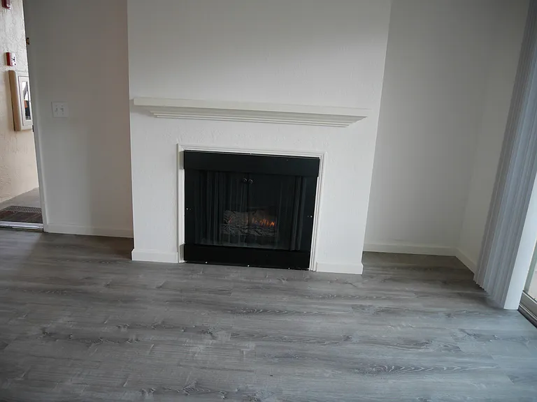 4202 Golden Oaks Ln — Photo 2