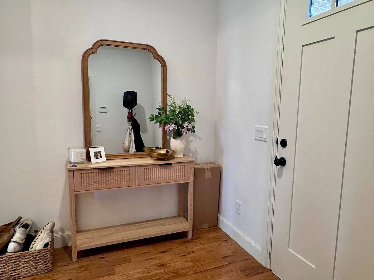 3 bed, 2.0 bath, 2167 sqft, $2,995 — Photo 2