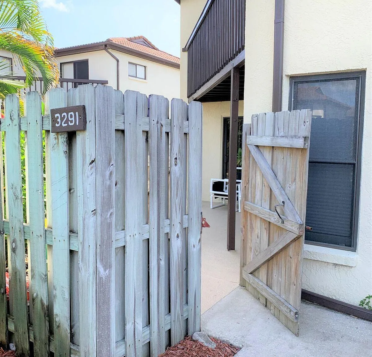 2 bed, 1.5 bath, 1148 sqft, $2,200 — Photo 2