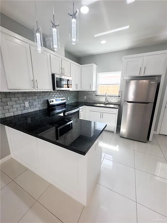 3 bed, 2.0 bath, 1106 sqft, $1,325 — Photo 3