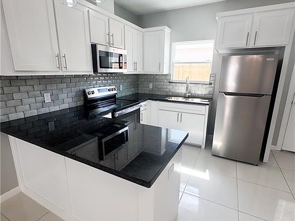 3rd image of 2113 E San Andrea St #2