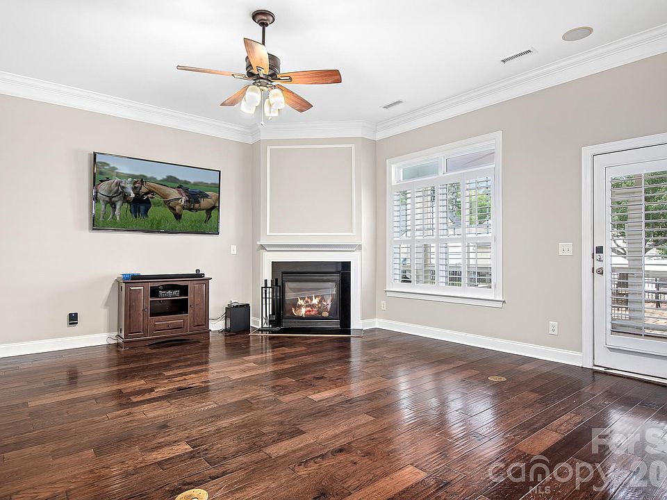 1st image of 3010 Triple Crown Dr