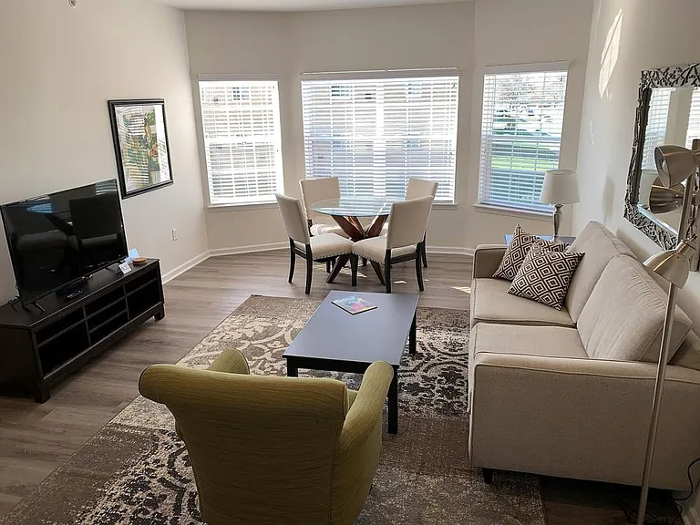 Towne Center Apartments — Photo 75