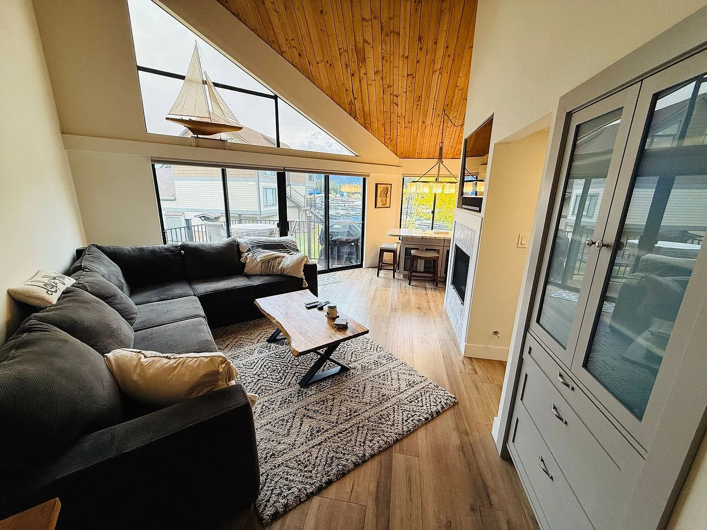 Furnished 1 bed / 1.5 bath condo in the Tahoe Keys — Photo 2