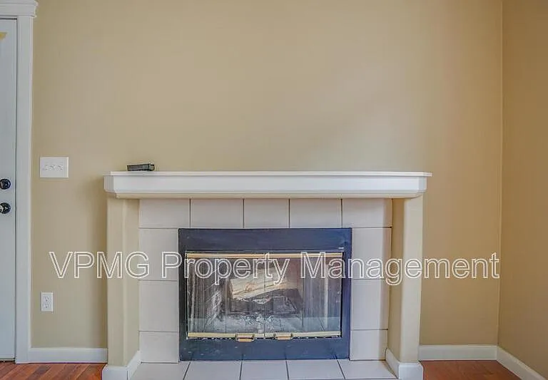 7809 NE 24th Ct — Photo 3