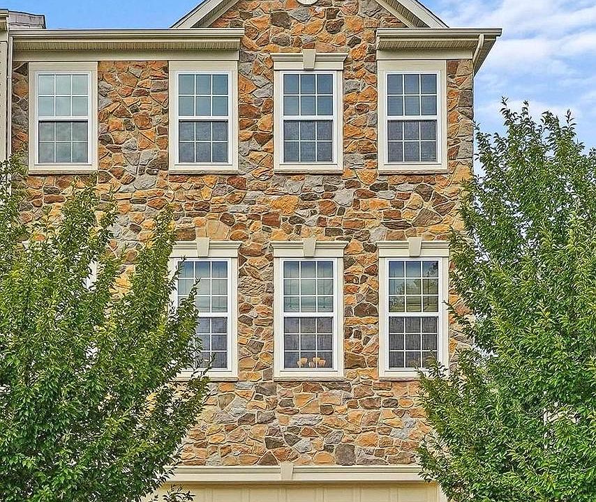 1st image of 1628 Livngston Dr