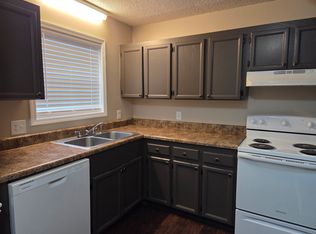 206 Meadowbrook Rd, Calhoun, GA 30701