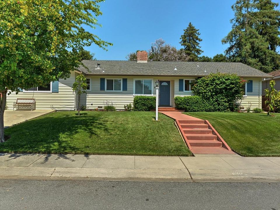 1st image of 40 Oakmore Dr