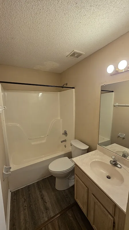 3 bed, 2.0 bath, 1450 sqft, $1,595 — Photo 4