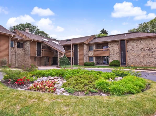 2101 W Good Hope ROAD #111, Glendale, WI 53209