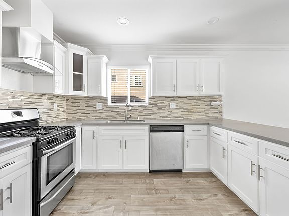 5th image of 902 W 41st St #902B