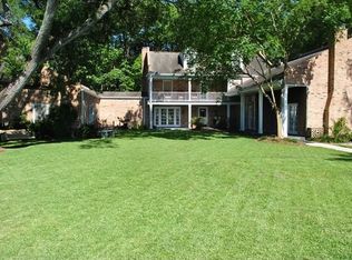 16 Colonial Ln, Harahan, LA 70123