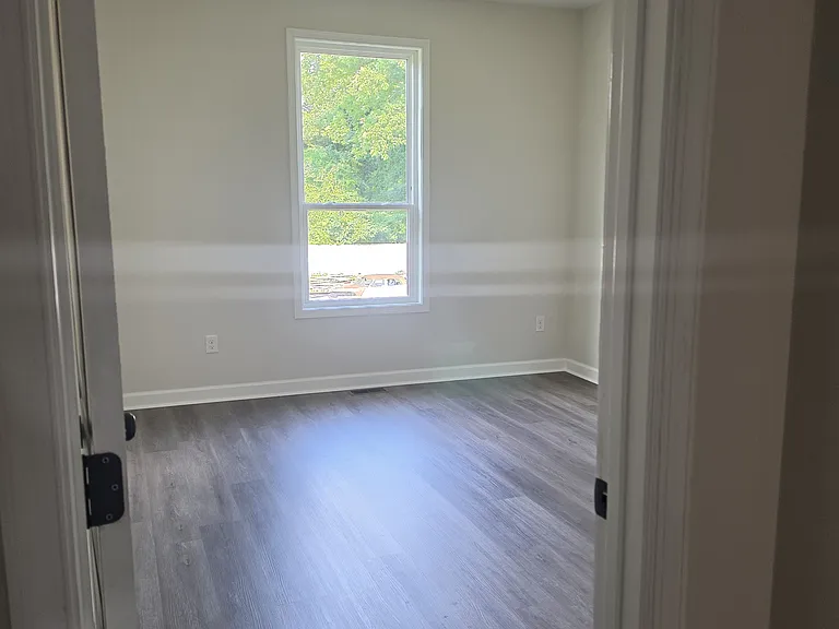 479 Byrne St — Photo 9