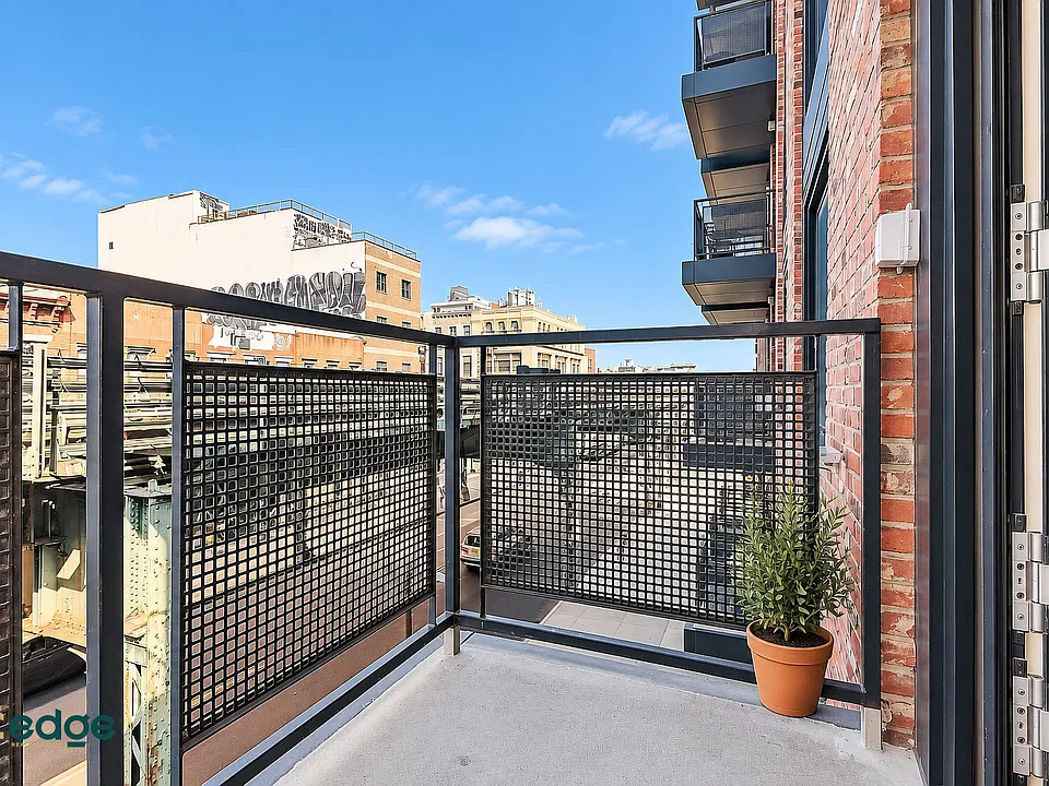 865 Willoughby Ave #3F