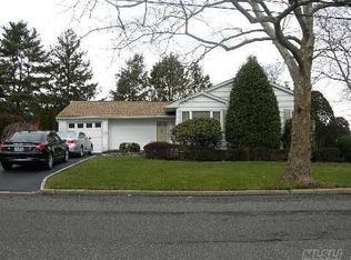 36 Wheatfield Ln, Commack, NY 11725