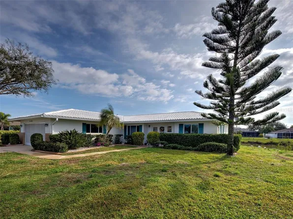 1355 Cambridge Dr, Venice, FL 34293