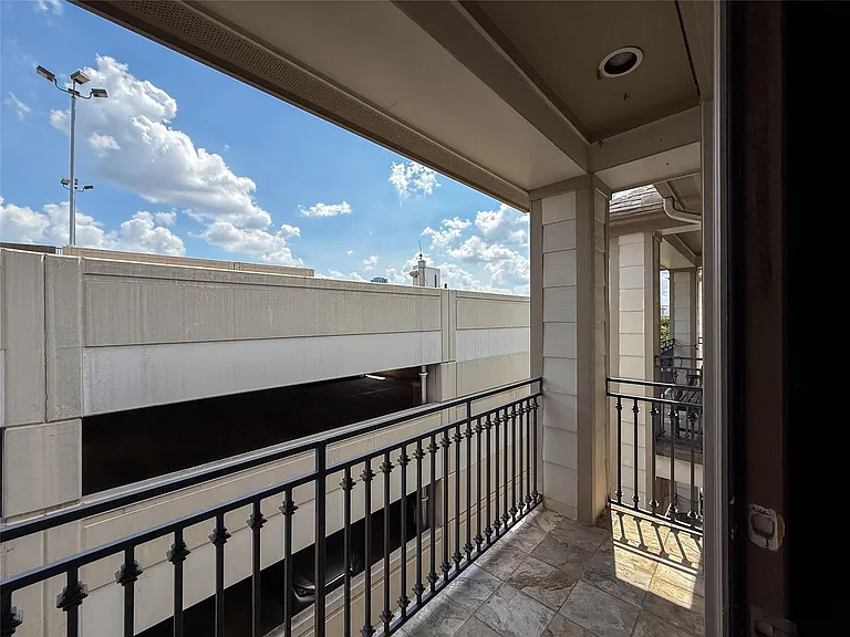 621 Hartman St — Photo 24