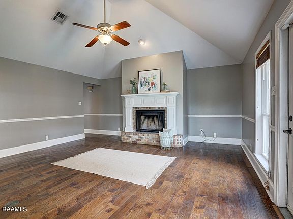 5th image of 203 N Rushmore Ln