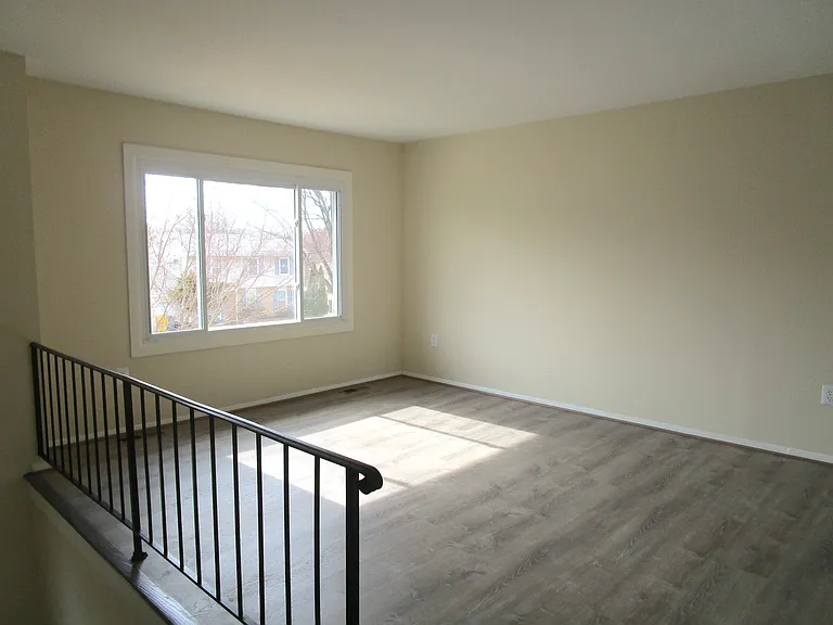 2404 Maytime Dr — Photo 2