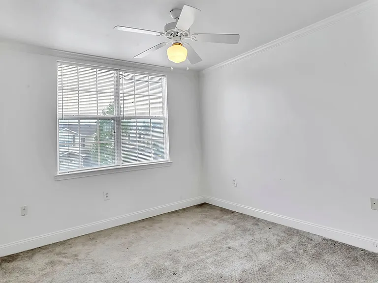 735 Majestic Dr — Photo 17
