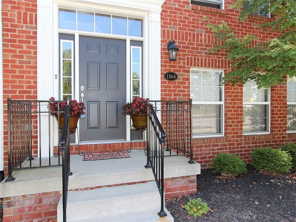 1164 Cavendish Dr — Photo 3