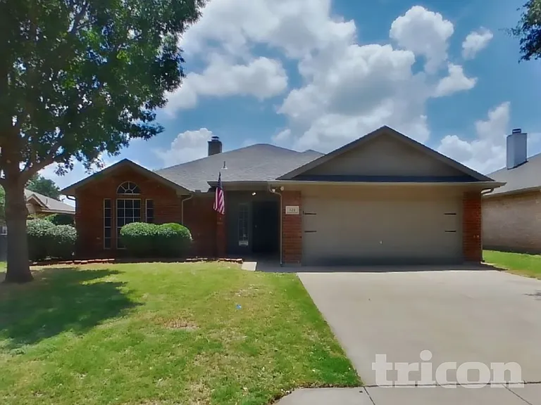 521 Olive St — Photo 1