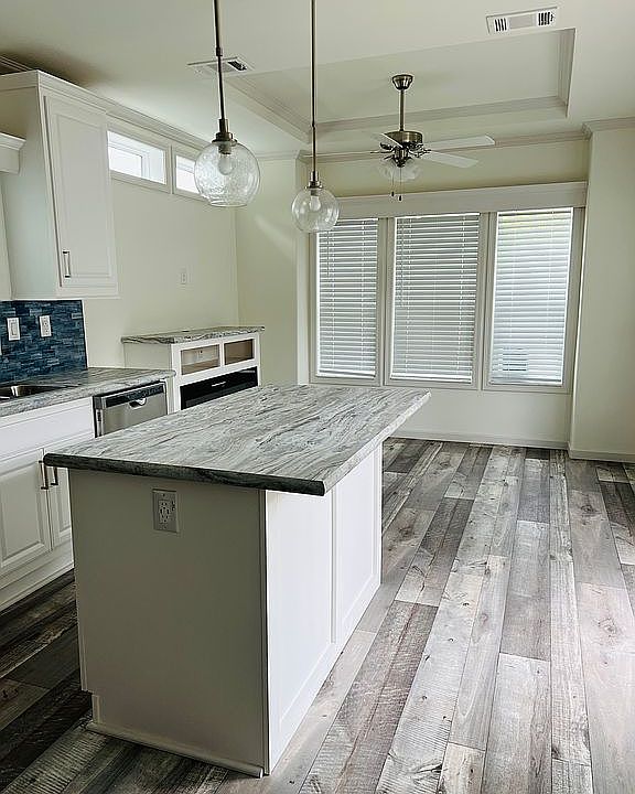 2nd image of 503 Lake Dr