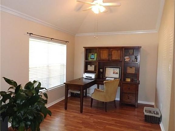 Formal dining, currently used as study.  With access from the entryway or the kitchen it is is perfect for your next dinner party!