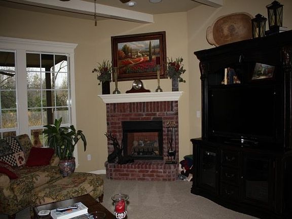 living area ventless fp w gas logs